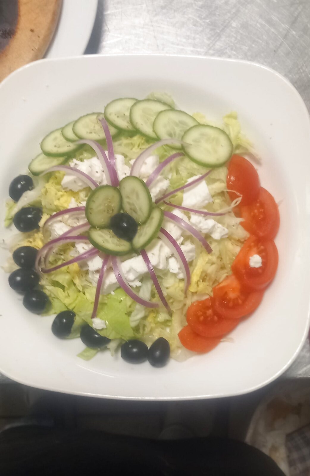 Insalata greca con feta e olive
